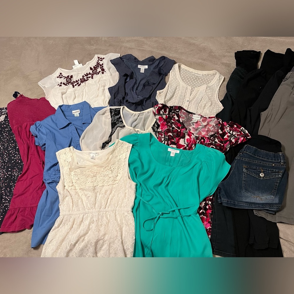 Lot of Maternity Clothes - Size Medium